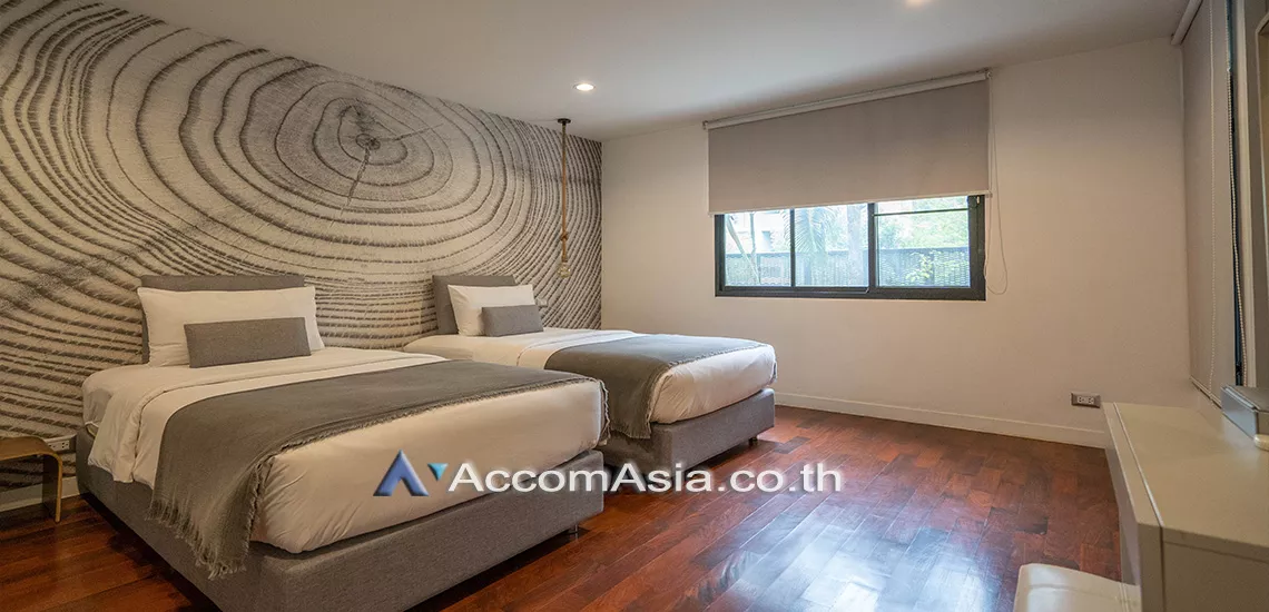 10  4 br Apartment For Rent in Ploenchit ,Bangkok BTS Chitlom - MRT Lumphini at Low-Rise Cozy Apartment, 5 mins walk to Lumpini park AA25653