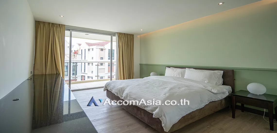 Pet friendly |  3 Bedrooms  Apartment For Rent in Sukhumvit, Bangkok  near BTS Phra khanong (AA25658)
