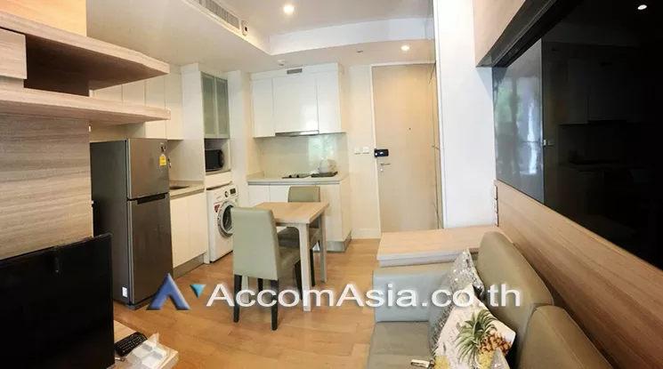 unit 1 Bedroom  Condominium For Sale in Silom, Bangkok  near BTS Chong Nonsi (AA25663)