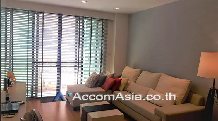  2 Bedrooms  Condominium For Sale in Sukhumvit, Bangkok  near BTS Ekkamai (AA25671)