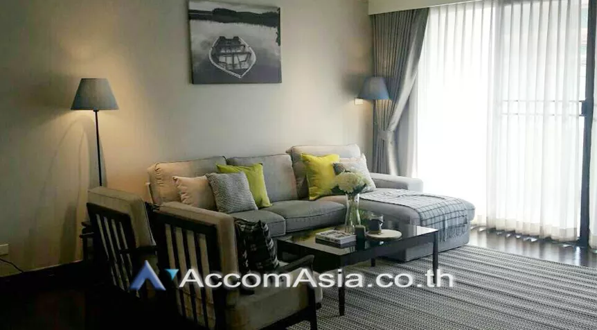  2 Bedrooms  Apartment For Rent in Ploenchit, Bangkok  near BTS Ploenchit (AA25700)