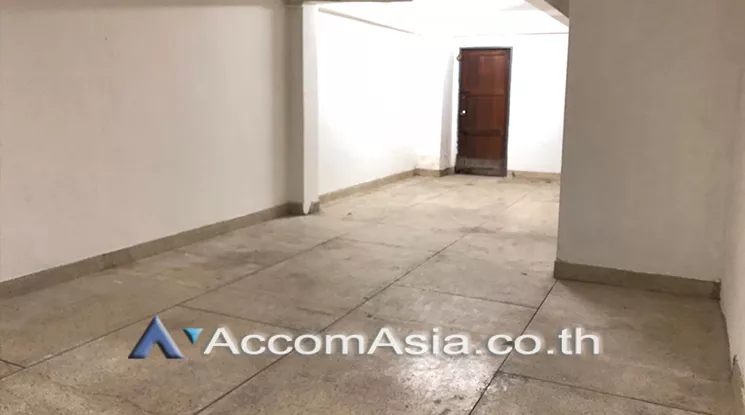  1  Shophouse For Rent in Silom ,Bangkok BTS Chong Nonsi AA25731