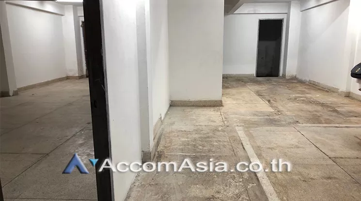 4  Shophouse For Rent in Silom ,Bangkok BTS Chong Nonsi AA25731