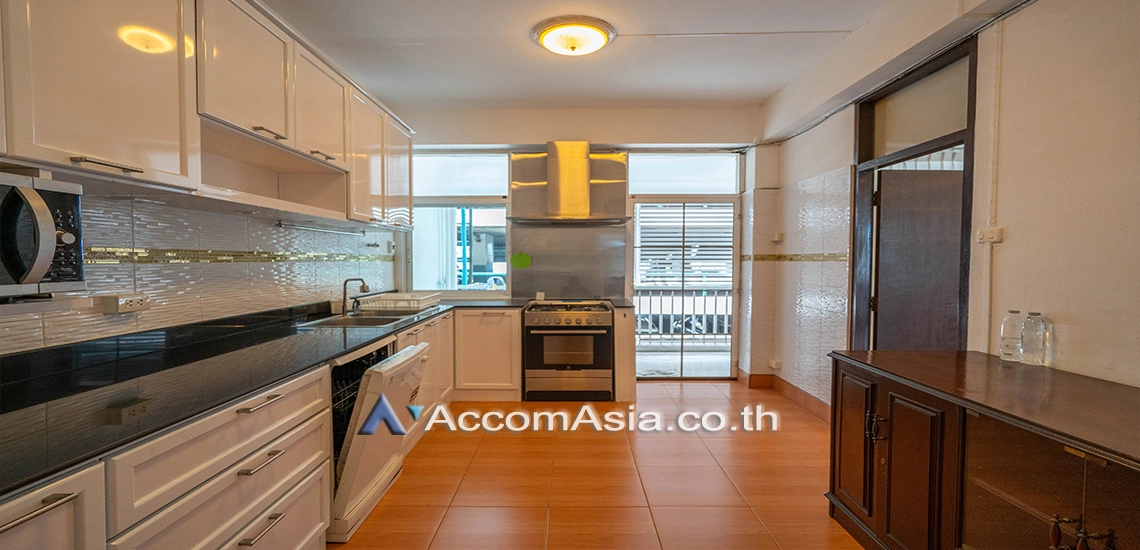 unitPet friendly |  3 Bedrooms  Apartment For Rent & Sale in Sukhumvit, Bangkok  near BTS Asok - MRT Sukhumvit (AA25736)