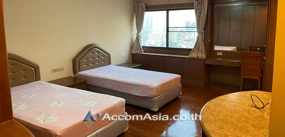 unit 3 Bedrooms  Condominium For Rent in Sukhumvit, Bangkok  near BTS Asok - MRT Sukhumvit (24028)