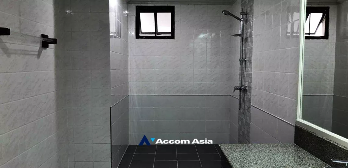 5  3 br Apartment for rent and sale in Sukhumvit ,Bangkok BTS Ekkamai at Panoramic view on balcony AA25768