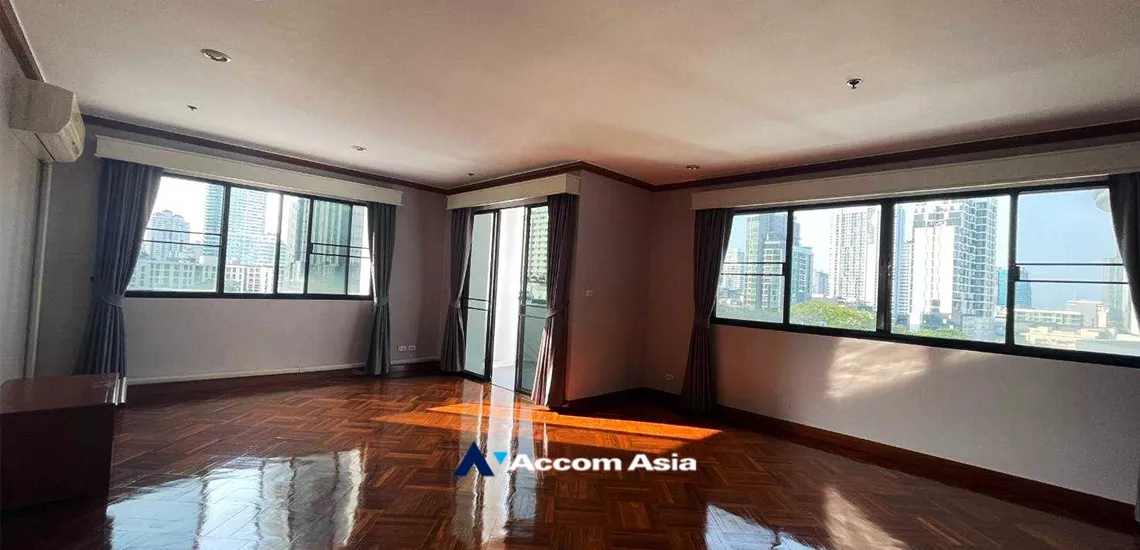 unit 3 Bedrooms  Apartment For Rent & Sale in Sukhumvit, Bangkok  near BTS Ekkamai (AA25768)