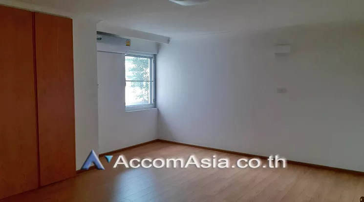  3 Bedrooms  Apartment For Rent in Ploenchit, Bangkok  near BTS Ploenchit (AA25771)