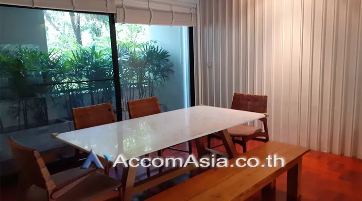  2 Bedrooms  Apartment For Rent in Ploenchit, Bangkok  near BTS Ploenchit (AA25773)