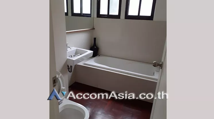 4  2 br Apartment For Rent in Ploenchit ,Bangkok BTS Ploenchit at Comfortable living Apartment AA25773