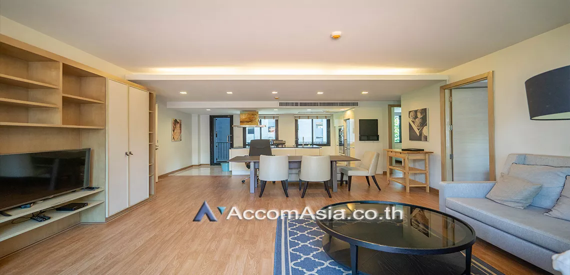  3 Bedrooms  Apartment For Rent in Ploenchit, Bangkok  near BTS Ploenchit (AA25777)