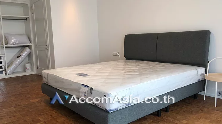 unit 3 Bedrooms  Condominium For Rent in Silom, Bangkok  near BTS Chong Nonsi (AA25800)