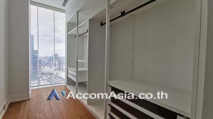 unit 3 Bedrooms  Condominium For Rent in Silom, Bangkok  near BTS Chong Nonsi (AA25801)