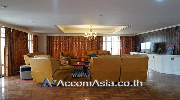 unitHuge 4 bedrooms unit at Inter condominium with spacious balcony 9 mins to Nana BTS