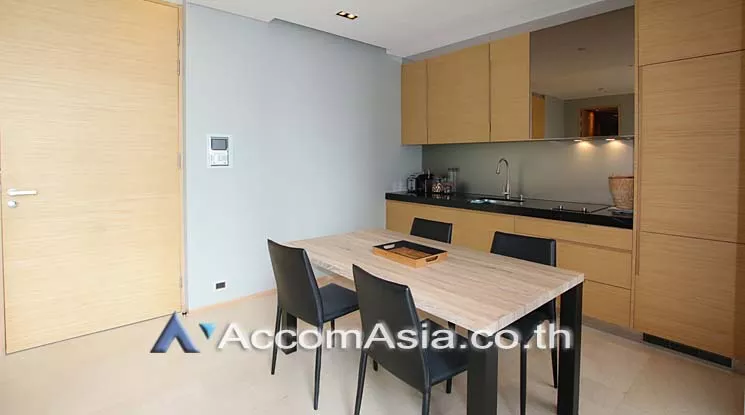  1 Bedroom  Condominium For Sale in Silom, Bangkok  near BTS Sala Daeng - MRT Silom (AA25805)