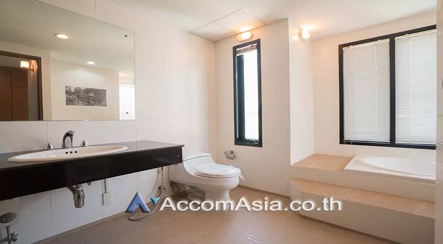 8  3 br Apartment For Rent in Sukhumvit ,Bangkok BTS Phrom Phong at Peaceful Living in CBD AA25817