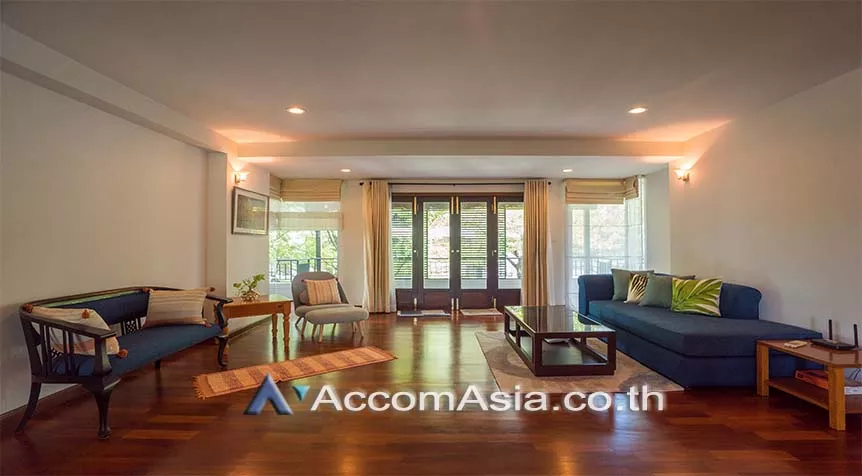 Pet friendly |  3 Bedrooms  Apartment For Rent in Sukhumvit, Bangkok  near BTS Phrom Phong (AA25817)