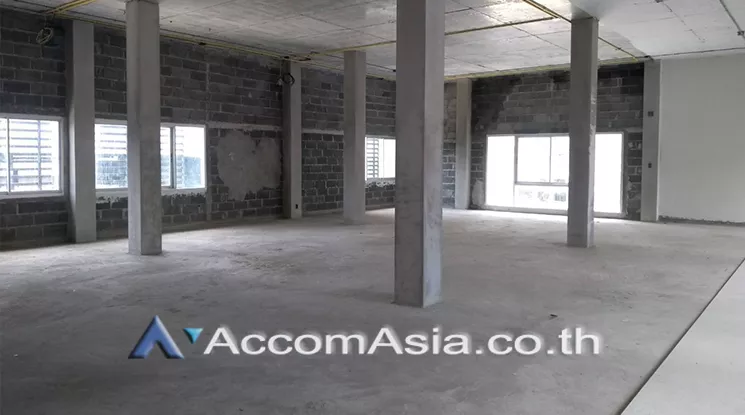  2  Office Space For Rent in Pattanakarn ,Bangkok BTS On Nut at Community Mall AA25828