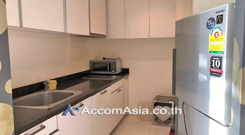  1 Bedroom  Condominium For Rent in Ploenchit, Bangkok  near BTS Ratchadamri (AA25835)