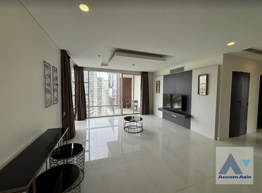 unitPet friendly | Newly Renovated Bright & Modern Condo for rent on 21 floor of Fullerton Sukhumvit Main Street walk 5 mins to Thonglor Ekkamai BTS