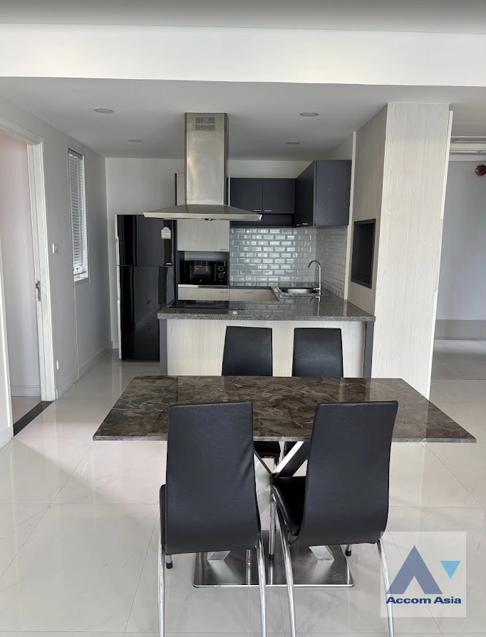 unitPet friendly | Newly Renovated Bright & Modern Condo for rent on 21 floor of Fullerton Sukhumvit Main Street walk 5 mins to Thonglor Ekkamai BTS