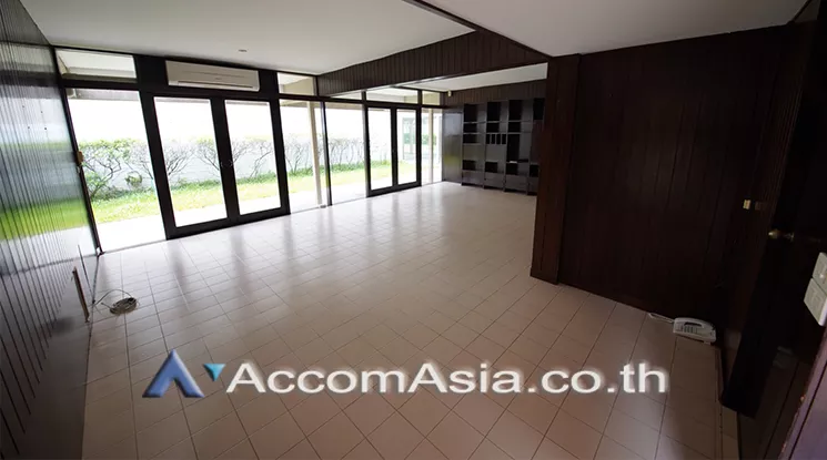 unitHome Office, Garden, Pet friendly |  3 Bedrooms  House For Rent & Sale in Sukhumvit, Bangkok  near BTS Ekkamai (AA25847)