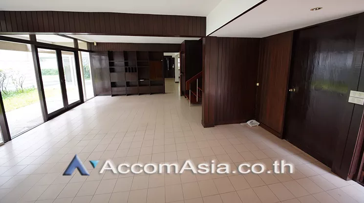 unitHome Office, Garden, Pet friendly |  3 Bedrooms  House For Rent & Sale in Sukhumvit, Bangkok  near BTS Ekkamai (AA25847)