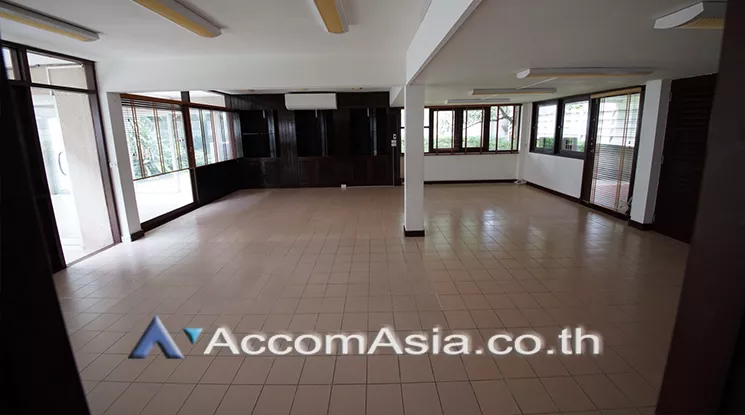 4  3 br House for rent and sale in Sukhumvit ,Bangkok BTS Ekkamai AA25847