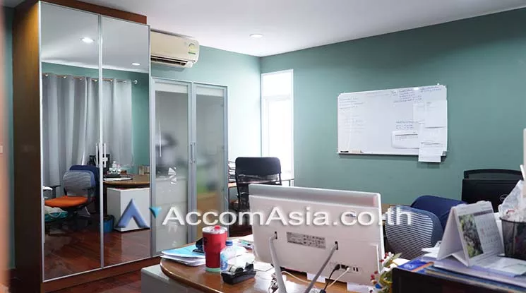 15  4 br House For Sale in sukhumvit ,Bangkok BTS Thong Lo AA25848
