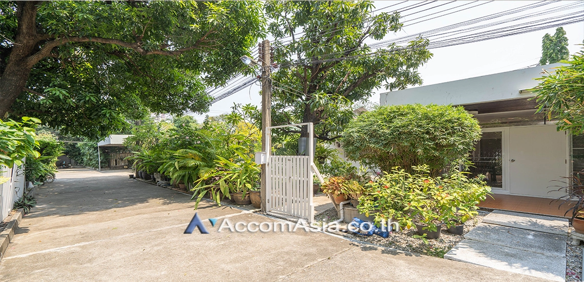 15  2 br House For Rent in Ploenchit ,Bangkok BTS Ploenchit AA25853