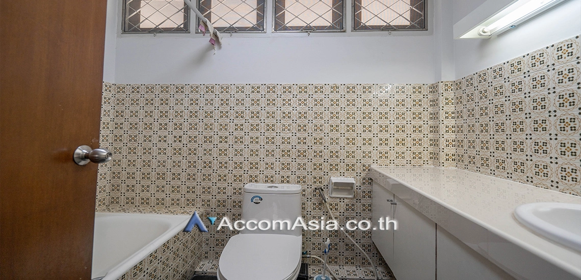 12  2 br House For Rent in Ploenchit ,Bangkok BTS Ploenchit AA25853