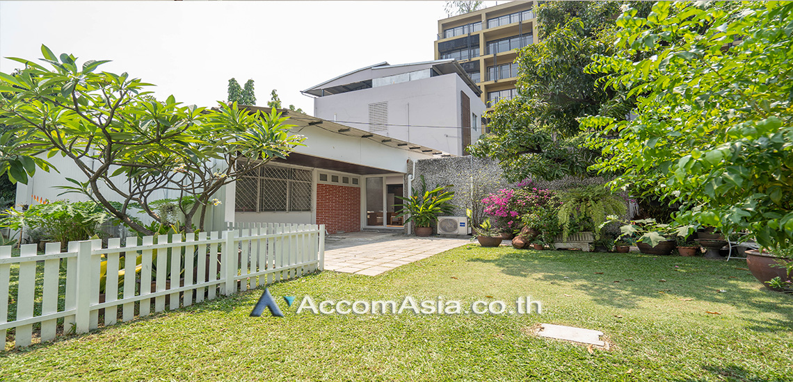  1  2 br House For Rent in ploenchit ,Bangkok BTS Ploenchit AA25853