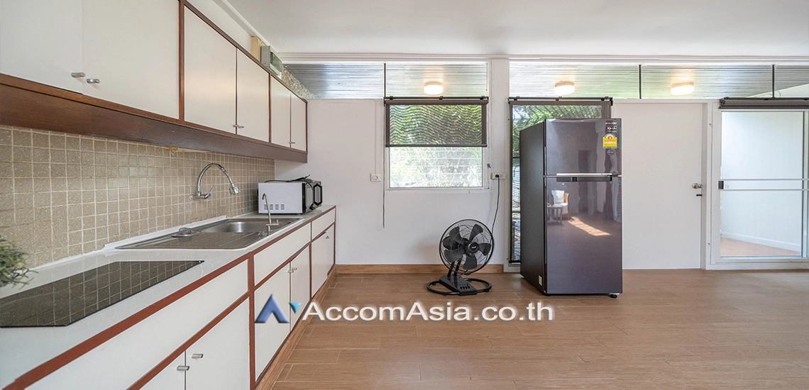 8  2 br House For Rent in Ploenchit ,Bangkok BTS Ploenchit AA25853