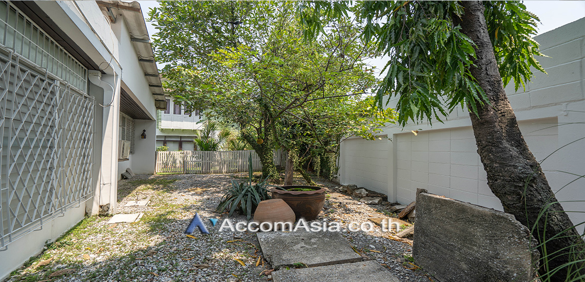 15  2 br House For Rent in ploenchit ,Bangkok BTS Ploenchit AA25853