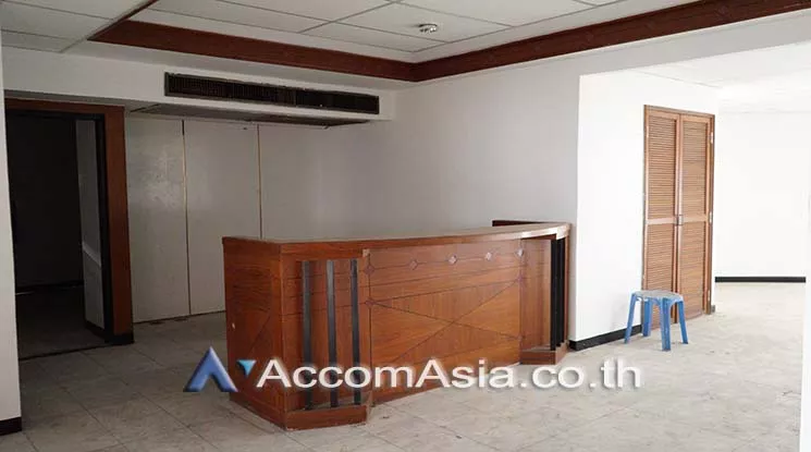 unit Office space For Rent in Sukhumvit, Bangkok  near BTS Ekkamai (AA25858)