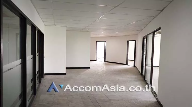 10  Office Space For Rent in Sukhumvit ,Bangkok BTS Ekkamai at Modern Town Building AA25858