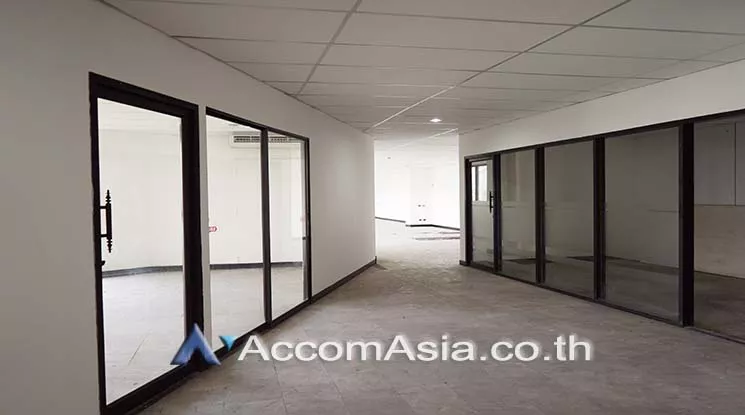  2  Office Space For Rent in Sukhumvit ,Bangkok BTS Ekkamai at Modern Town Building AA25858