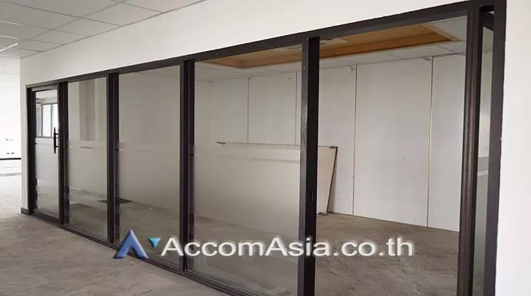 unit Office space For Rent in Sukhumvit, Bangkok  near BTS Ekkamai (AA25858)