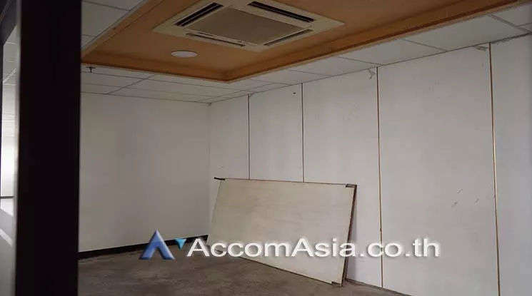 5  Office Space For Rent in Sukhumvit ,Bangkok BTS Ekkamai at Modern Town Building AA25858