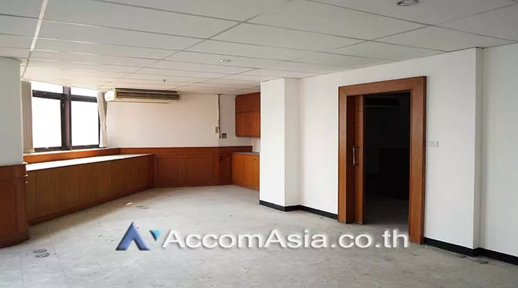 9  Office Space For Rent in Sukhumvit ,Bangkok BTS Ekkamai at Modern Town Building AA25858