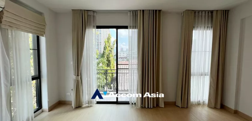 15  3 br Townhouse For Rent in sathorn ,Bangkok  AA25860