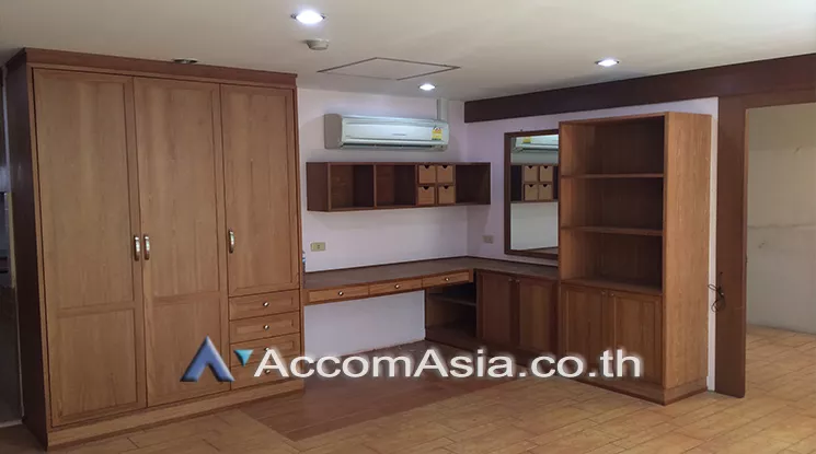 unit 2 Bedrooms  Condominium For Sale in Sukhumvit, Bangkok  near BTS Ploenchit (AA25862)