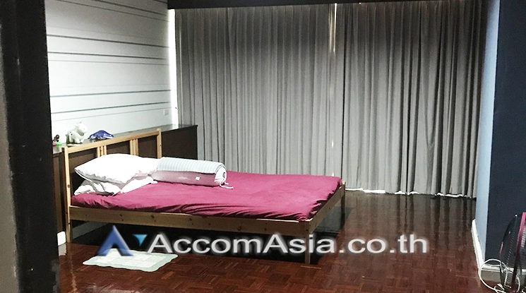 unit 3 Bedrooms  Condominium For Sale in Sukhumvit, Bangkok  near BTS Phrom Phong (AA25885)