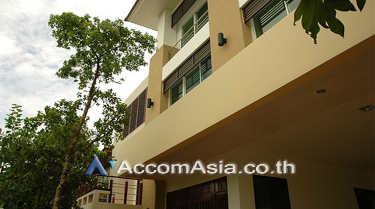  2  5 br House For Rent in Sukhumvit ,Bangkok BTS Phra khanong at Moo Baan Pakamas AA25900