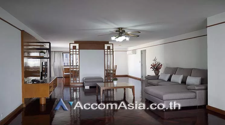 unit 3 Bedrooms  Apartment For Rent in Sukhumvit, Bangkok  near BTS Nana (AA25932)
