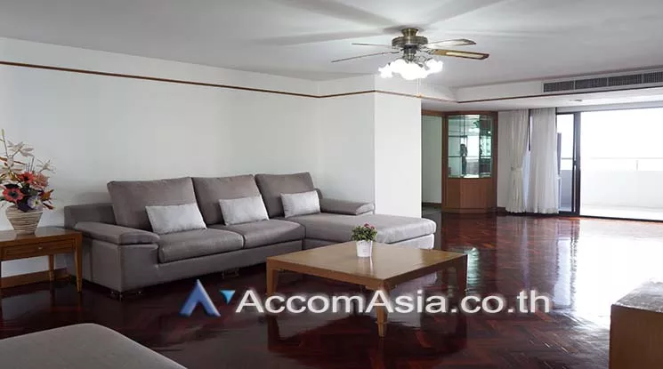  3 Bedrooms  Apartment For Rent in Sukhumvit, Bangkok  near BTS Nana (AA25932)
