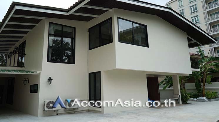 unitHome Office, Pet friendly |  3 Bedrooms  House For Rent in Sathorn, Bangkok  near MRT Lumphini (AA25935)