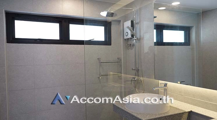 11  3 br House For Rent in Sathorn ,Bangkok MRT Lumphini AA25935