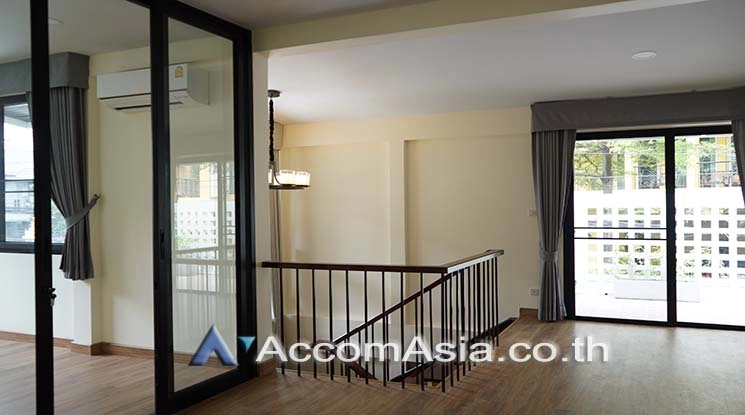 12  3 br House For Rent in Sathorn ,Bangkok MRT Lumphini AA25935