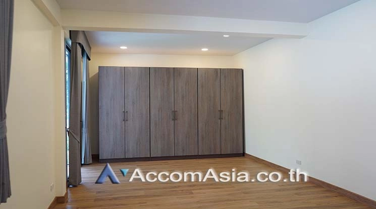 14  3 br House For Rent in Sathorn ,Bangkok MRT Lumphini AA25935